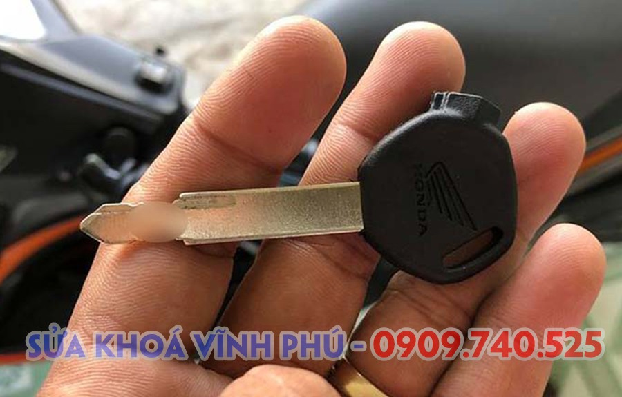 Làm chìa khoá xe máy liên hệ 0909.740.525