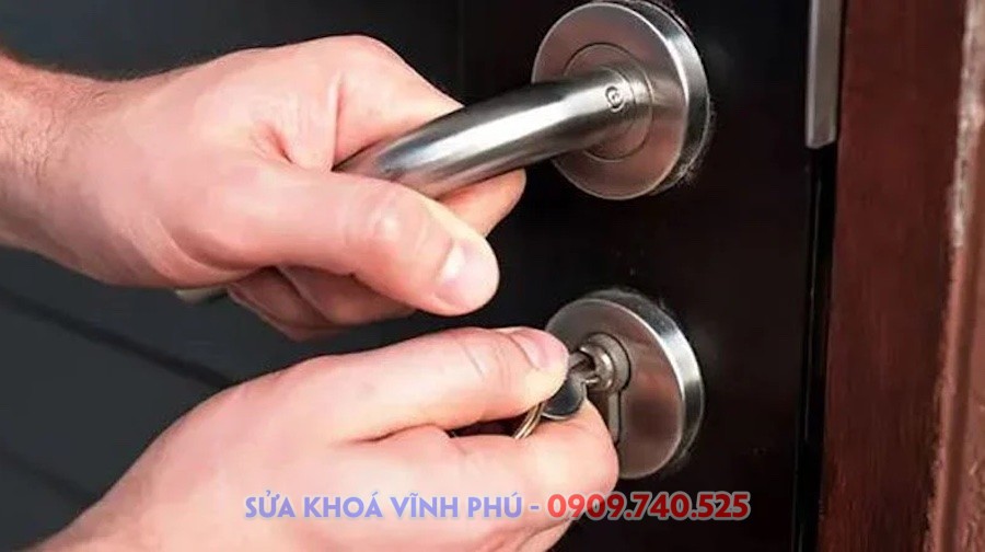 Thợ Mở Khóa 24h liên hệ 0909.740.525