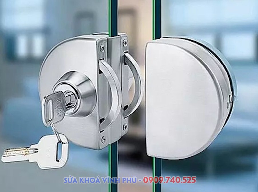 Thay Khóa Cửa Kính Cường Lực 