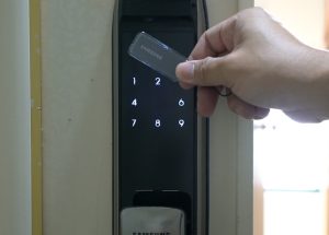 Thay Pin Khóa Cửa Samsung